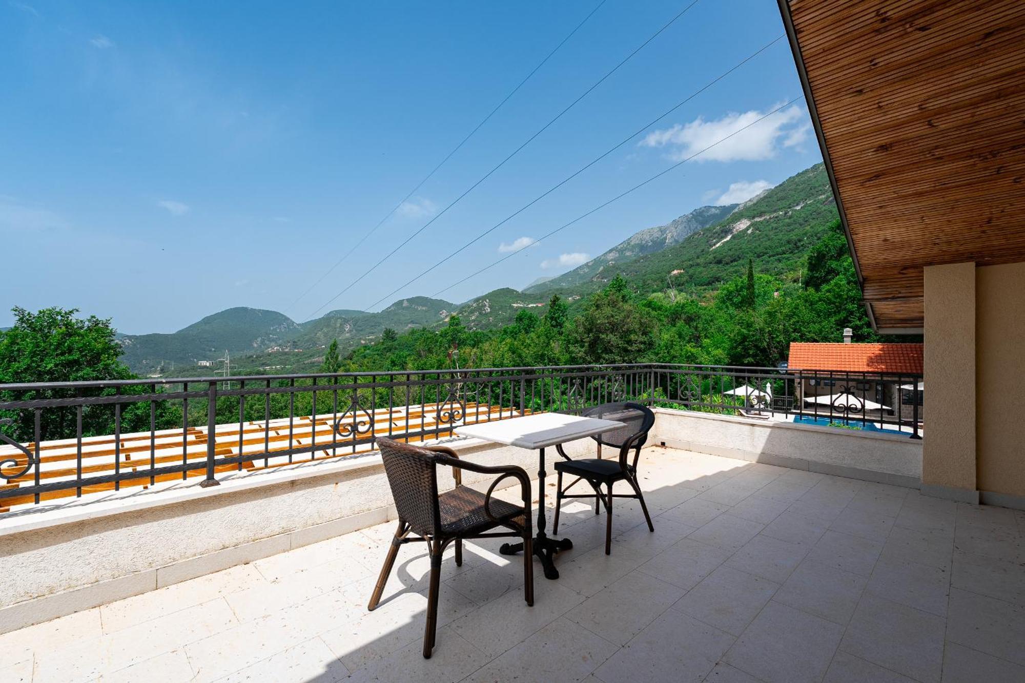 בודווה Sunset & Sunrise Villas In Stanisici-Two Villas With Common Pool מראה חיצוני תמונה