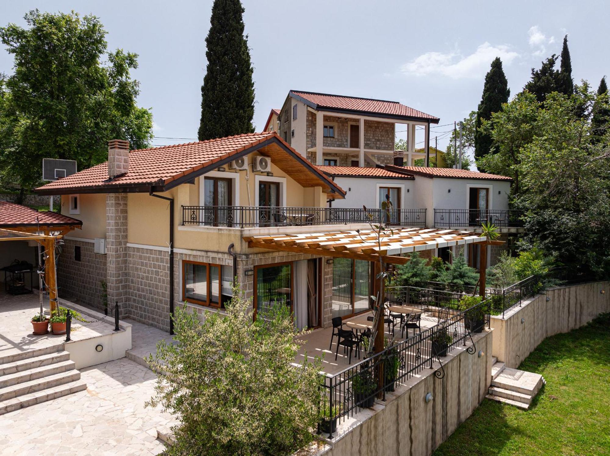 בודווה Sunset & Sunrise Villas In Stanisici-Two Villas With Common Pool מראה חיצוני תמונה